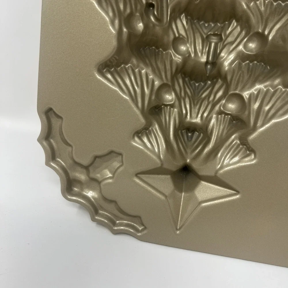 Nordic Ware 3D Christmas Tree Cake Pan Mold‎ Made In USA Cast Aluminum Clean